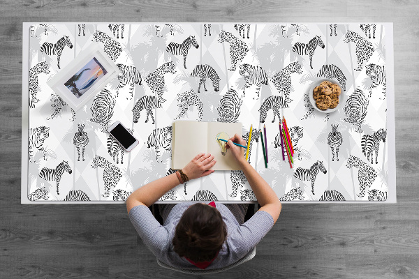 Patiesalas ant stalo Tigrai ir zebrai