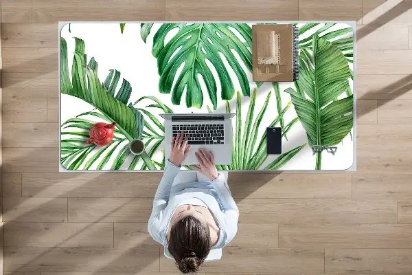 Patiesalas ant darbo stalo Palmė ir Monstera