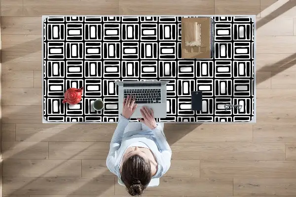 Patiesalas ant darbo stalo Geometrinis raštas