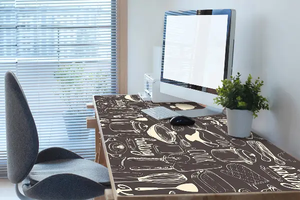 Patiesalas ant darbo stalo Virtuvės įrankiai