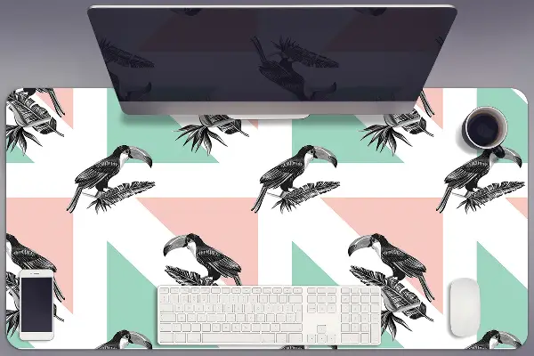 Stalo patiesalas Tukanas su trikampiais