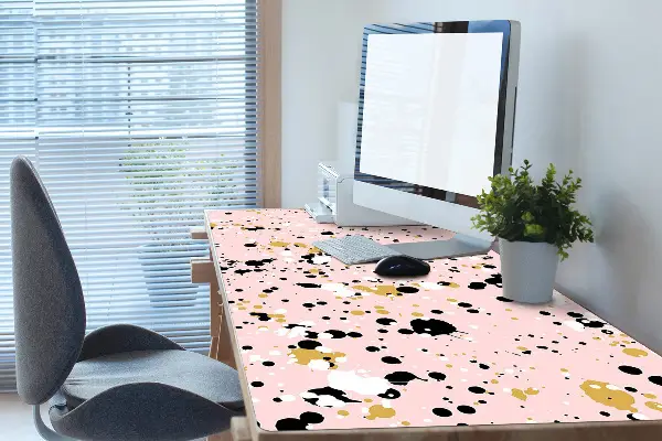 Patiesalas ant stalo Dažų dėmės