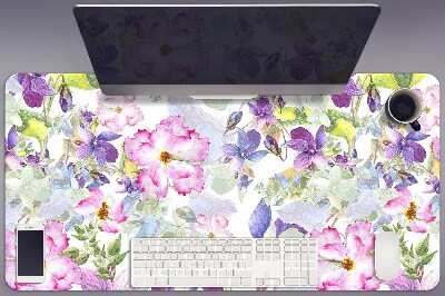 Patiesalas ant stalo Violetinės gėlės