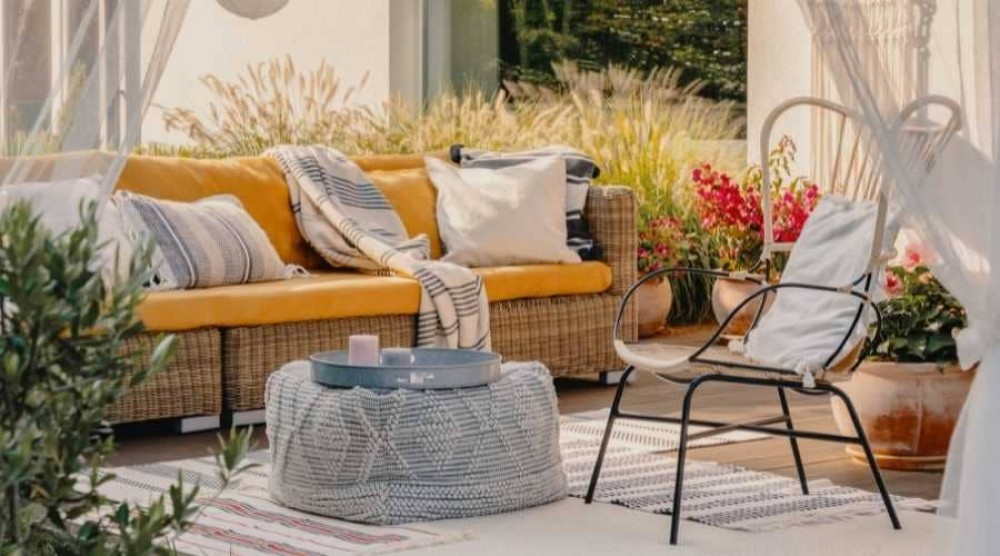 kaip sutvarkyti terasą priešais namą