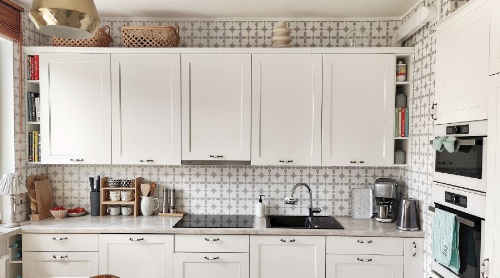 Lipnių vinilinių plytelių montavimas ant sienos – bendradarbiaujant su @projectwood_diy