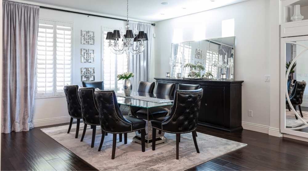 kilimas po valgomojo stalu